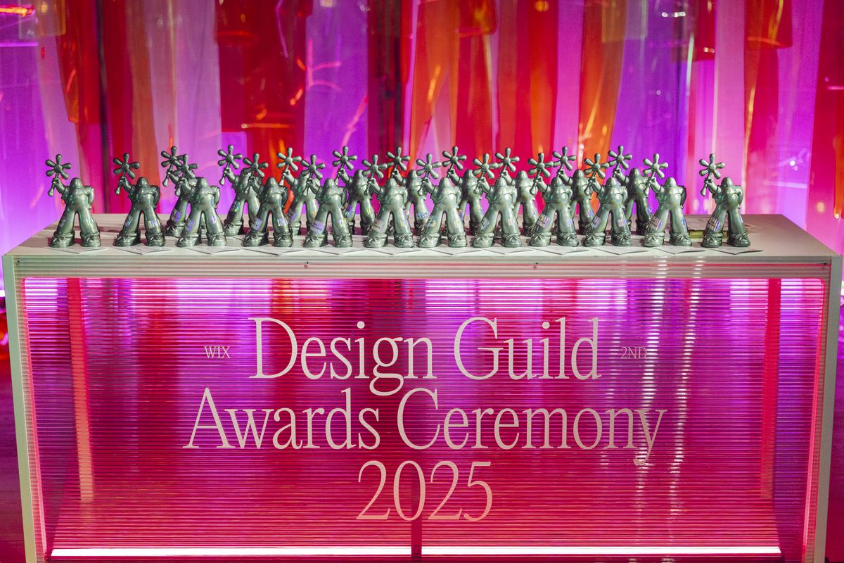 Award reveal projected across the LED screens
